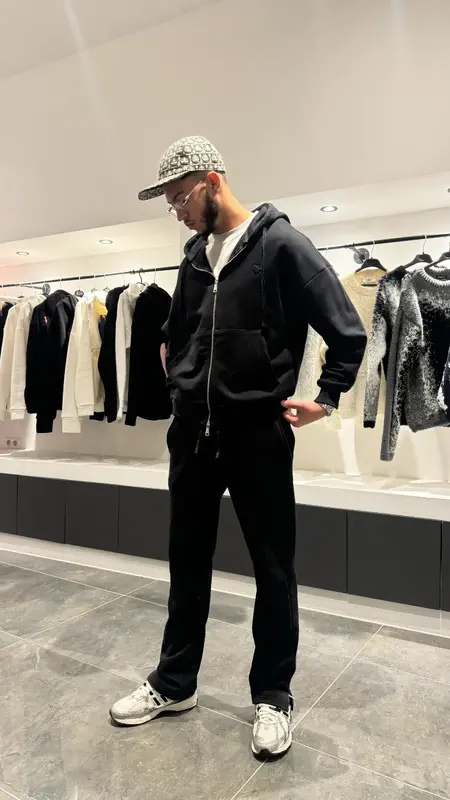 ADJ - Gilet à Capuche Noir - Cœur Broderie Puff