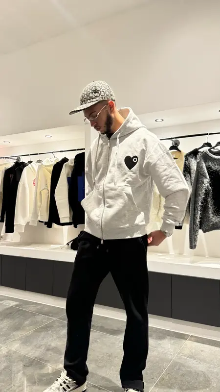 ADJ - Gilet Gris - Cœur Noir Brodé