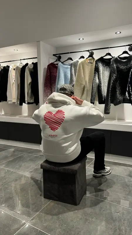 ADJ - Pull Blanc Oversize - Print coeur rouge