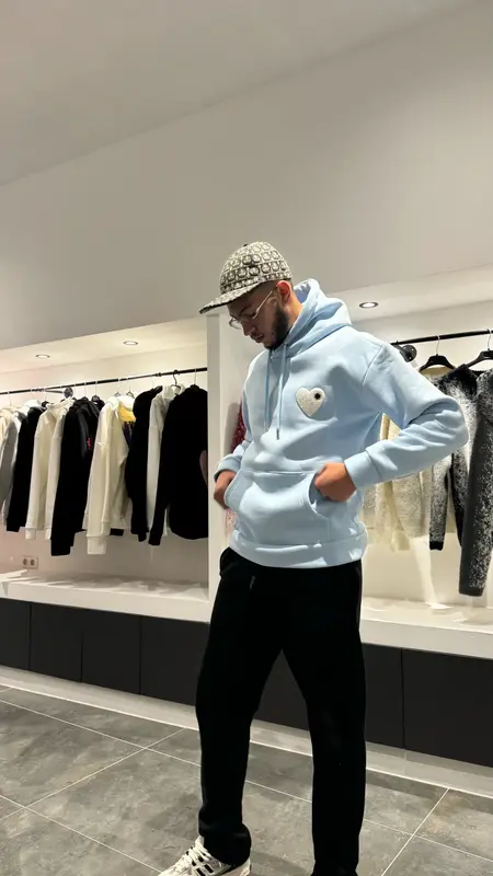 ADJ - Pull Bleu Clair - Cœur Blanc