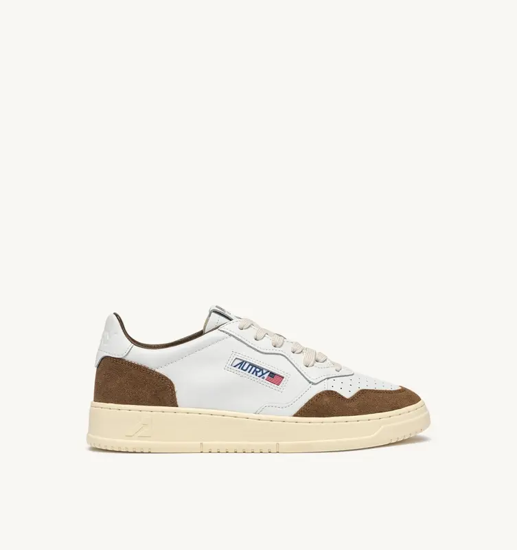 AUTRY BASKETS MEDALIST LOW EN CUIR BLANC ET DAIM TABAC