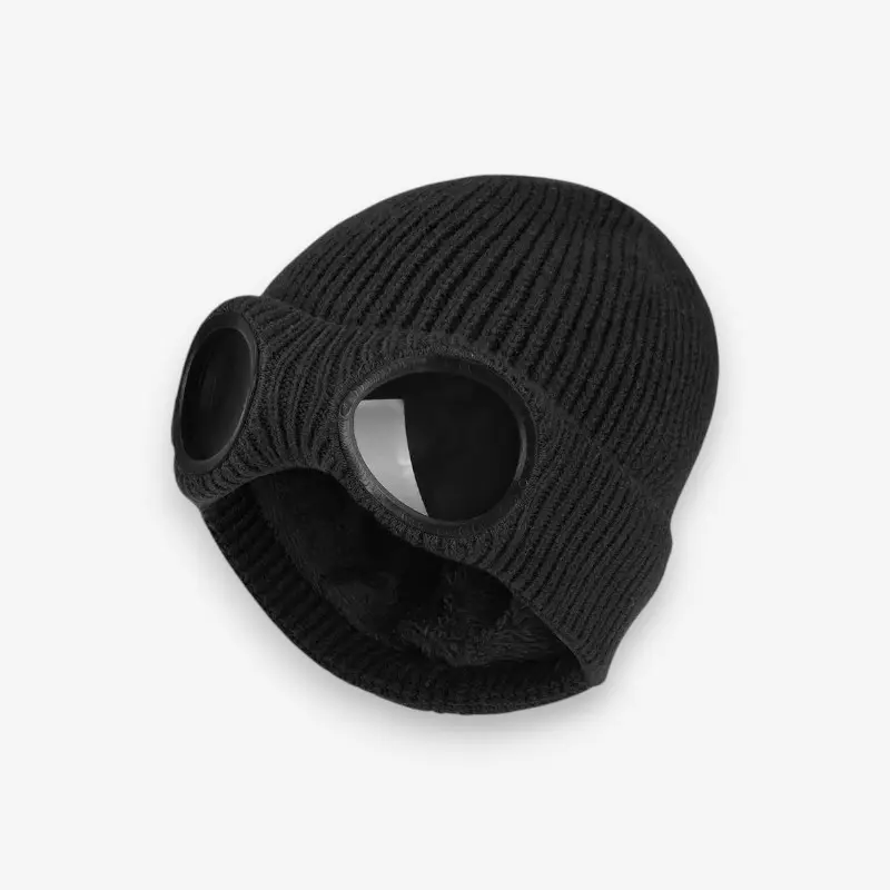 Bonnet tricoté côtelé avec visière intégrée