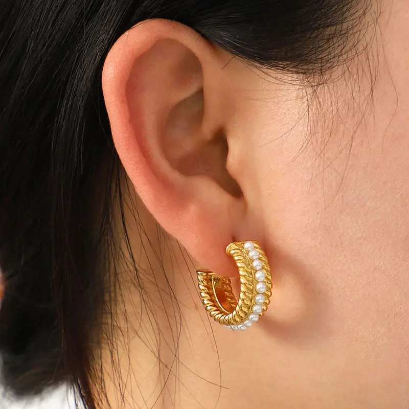 Boucles d'oreilles créoles en C femme