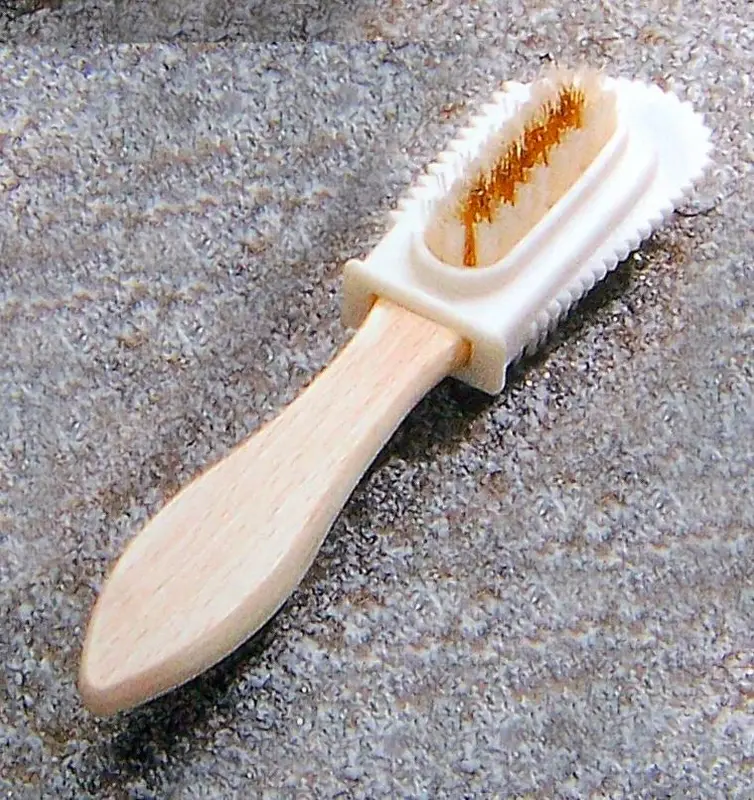 Brosse pour Cuir Velours Manche en Bois TRIMADEL