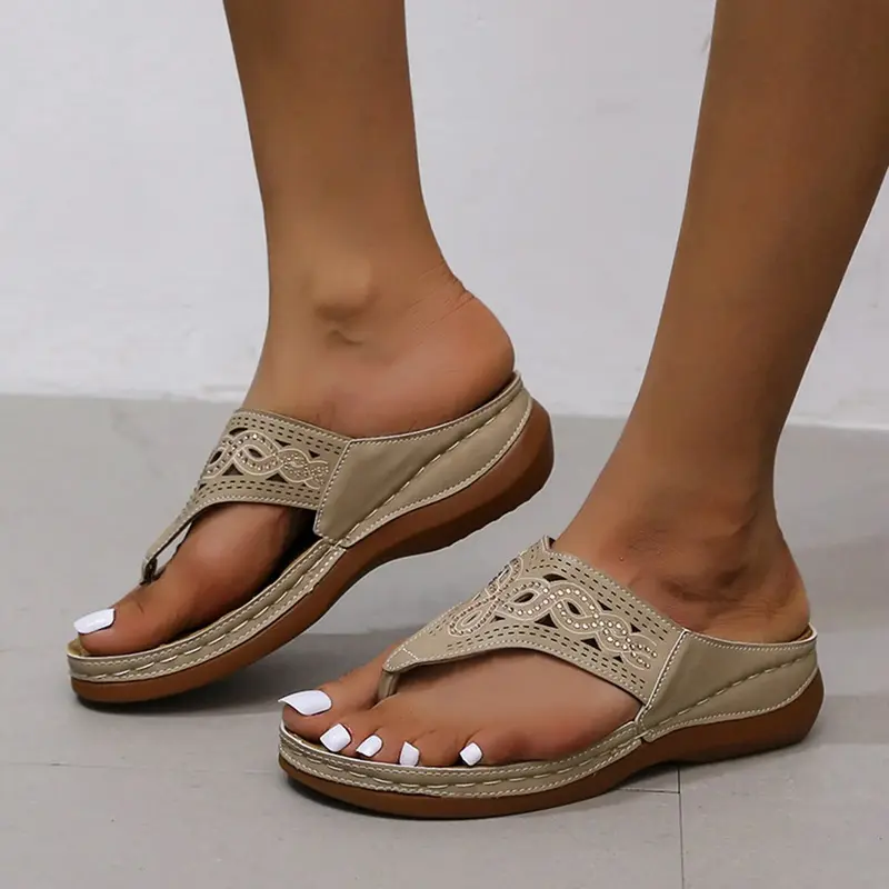 Calista - Tongs compensées avec maintien optimal