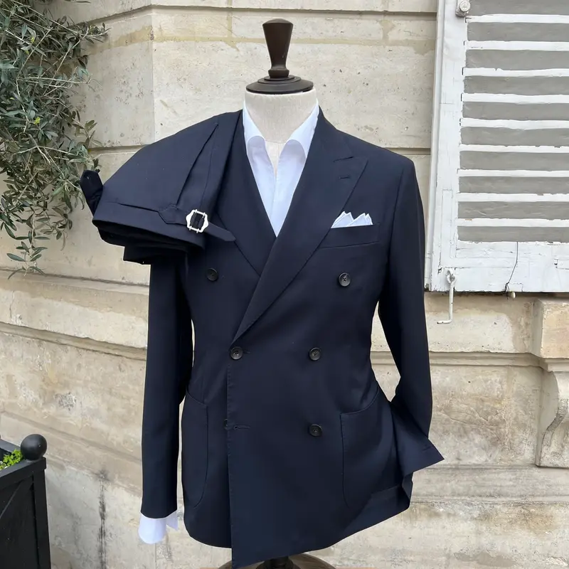 Costume croisé bleu marine