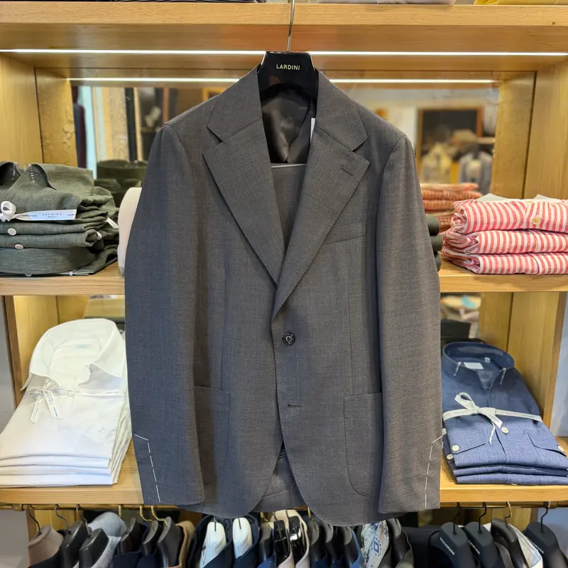 Costume droit gris moyen en laine