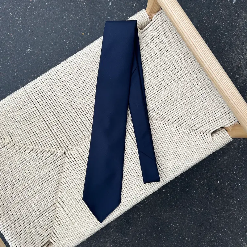 Cravate « Atelier » bleu marine 52