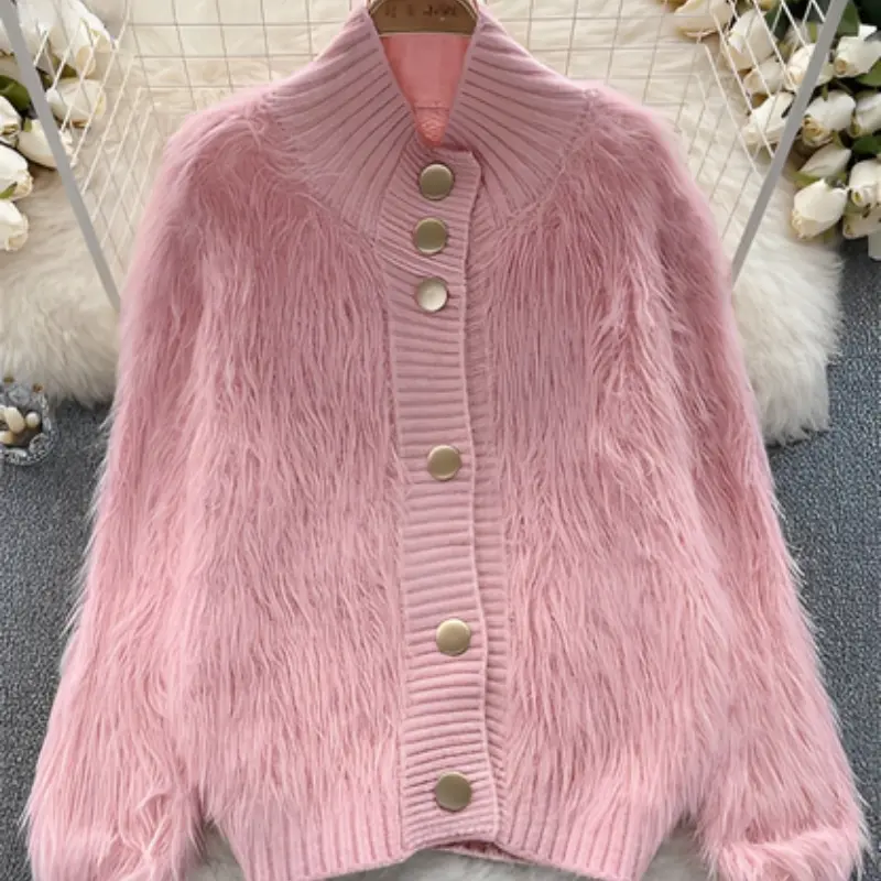 Diana – Gilet duveteux et douillet avec col montant côtelé et fermeture boutonnée