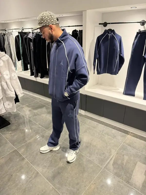Ensemble Complet Bleu Foncé – Fines Lignes Blanches