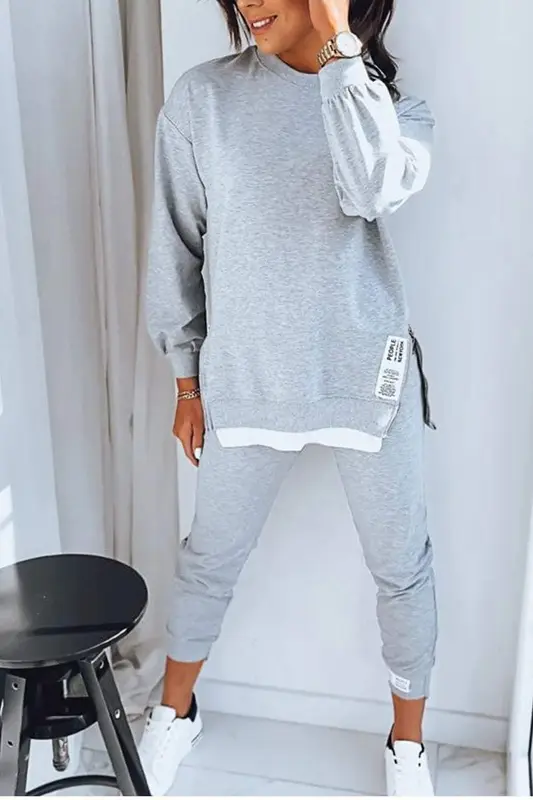 Ensemble sweat-shirt et pantalon chic