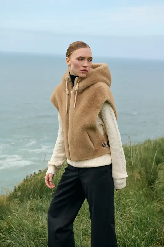 GISELE - Gilet sans manches en fausse fourrure