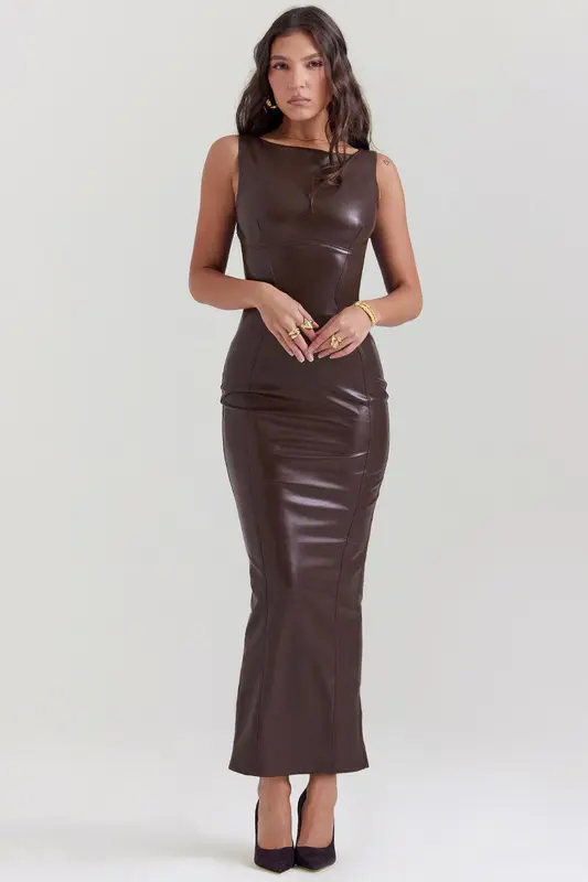 Hazel - Robe longue en cuir avec silhouette flatteuse