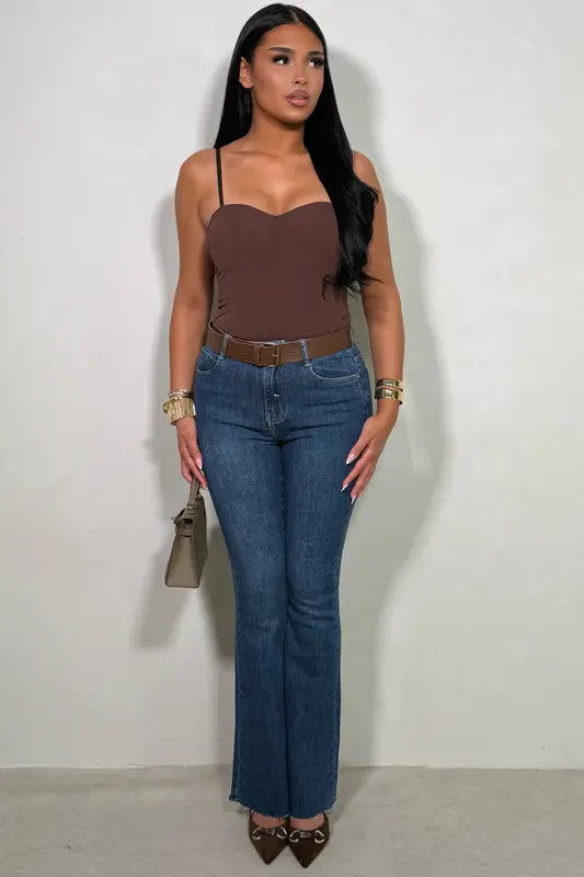 Jeans Femme Coupe Évasée & Ourlet Effiloché – Stretch Confort