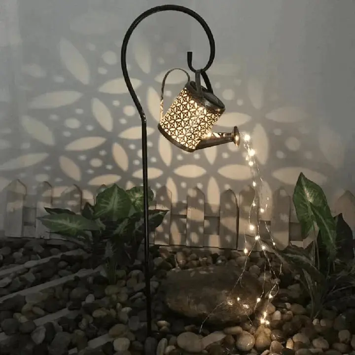 Lampe jardin solaire MistGlow arrosoir décoratif