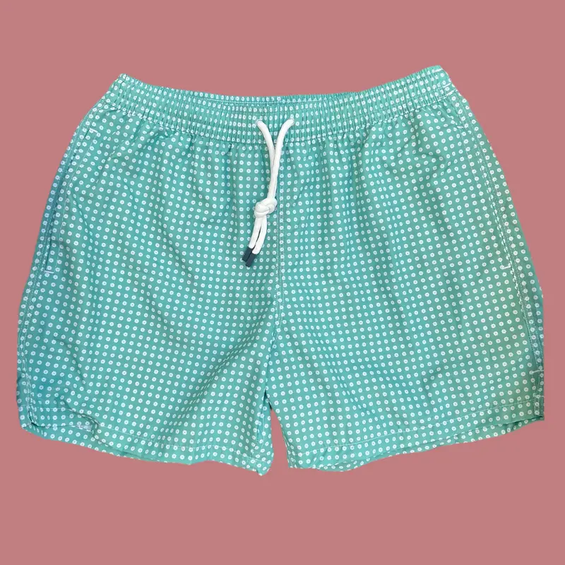 Maillot de bain vert motif fleurs blanches