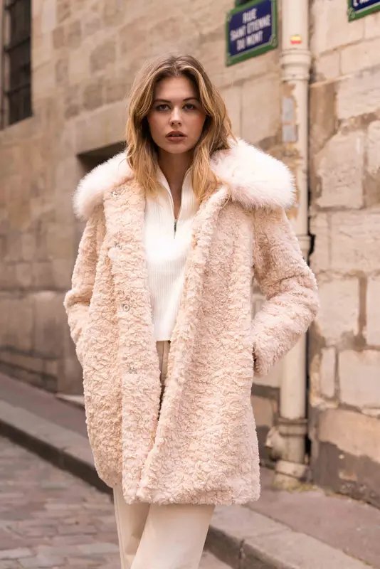 Manteau en fausse fourrure