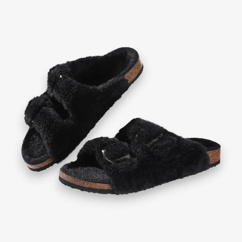 Mary – Chaussons en fausse fourrure avec semelle plate et brides
