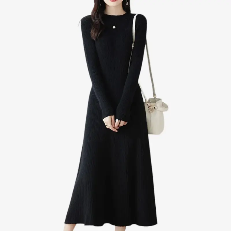 Nyla – Robe ajustée à manches longues et col rond