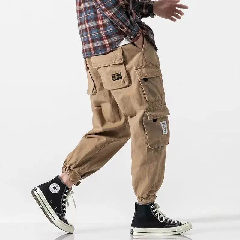 Pantalon cargo fuselé homme en coton lavé, poches à rabat
