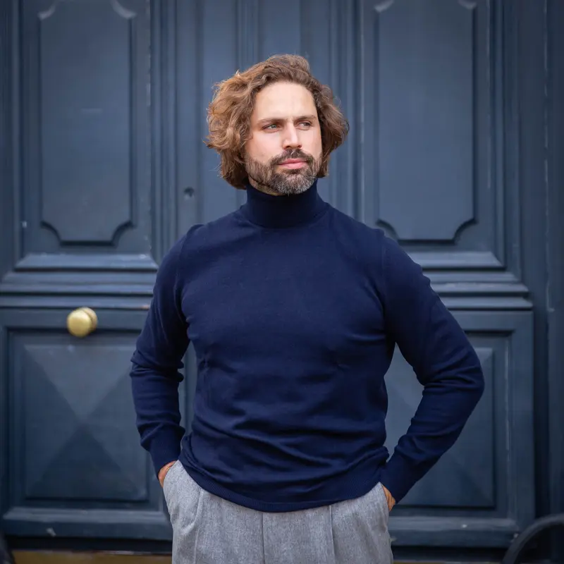 Pull col roulé en cachemire bleu marine