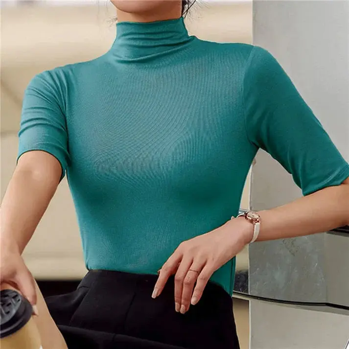 Pull femme col roulé manches courtes coupe ajustée