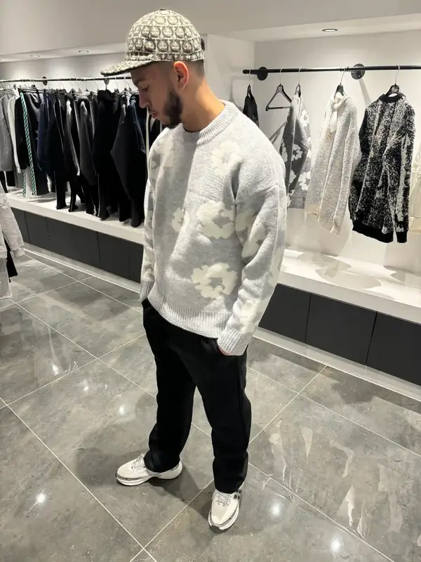 Pull Gris – motifs floraux