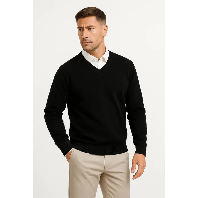 Pull homme col V coupe slim, maille douce et élégante