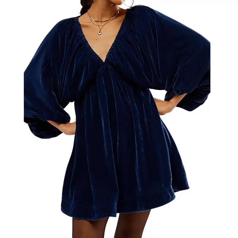 Robe courte à col en V avec manches longues et poches