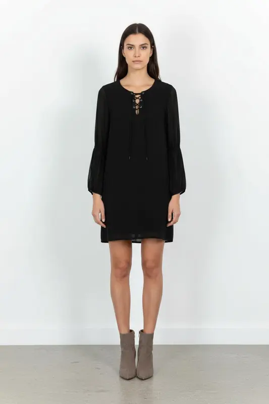 Robe Courte Noire - Taille XL/42 - imparfaites
