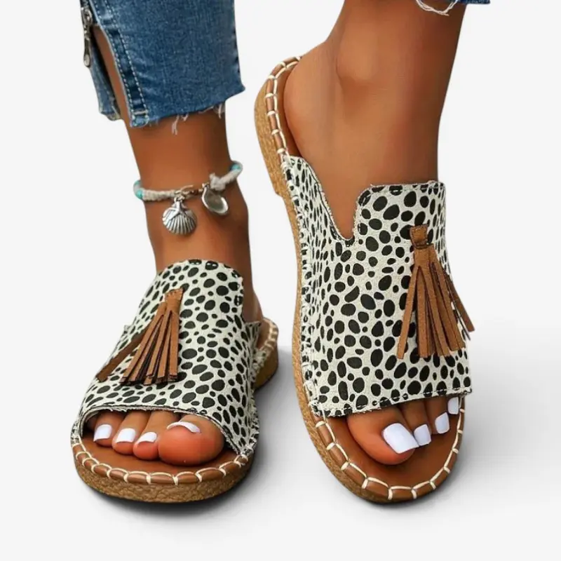 Sandales à enfiler pour femme avec détail à pompon