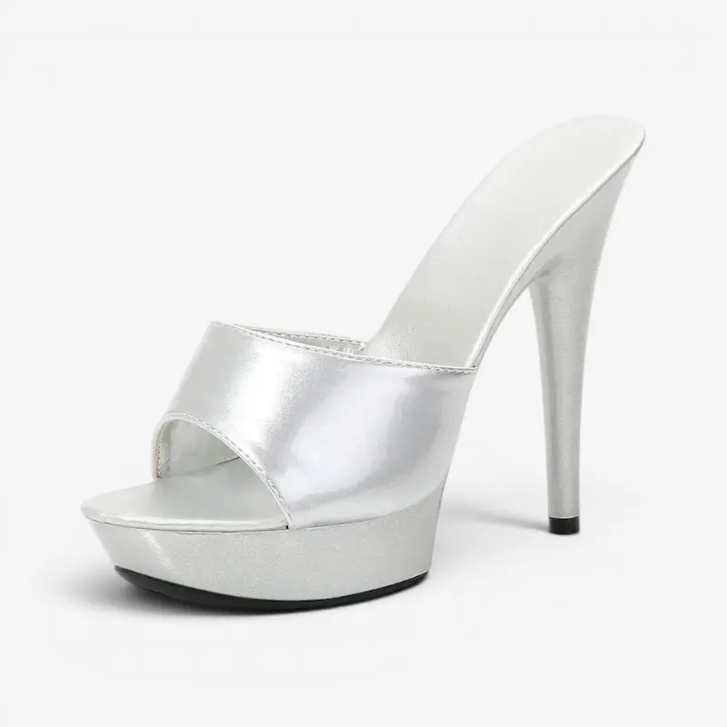 Sandales à talons hauts avec bout ouvert