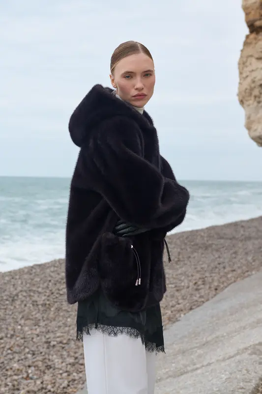 SELENA - Manteau en fausse fourrure à capuche