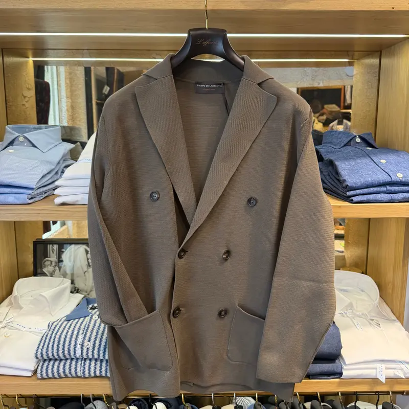Veste croisée en maille taupe crêpe de coton