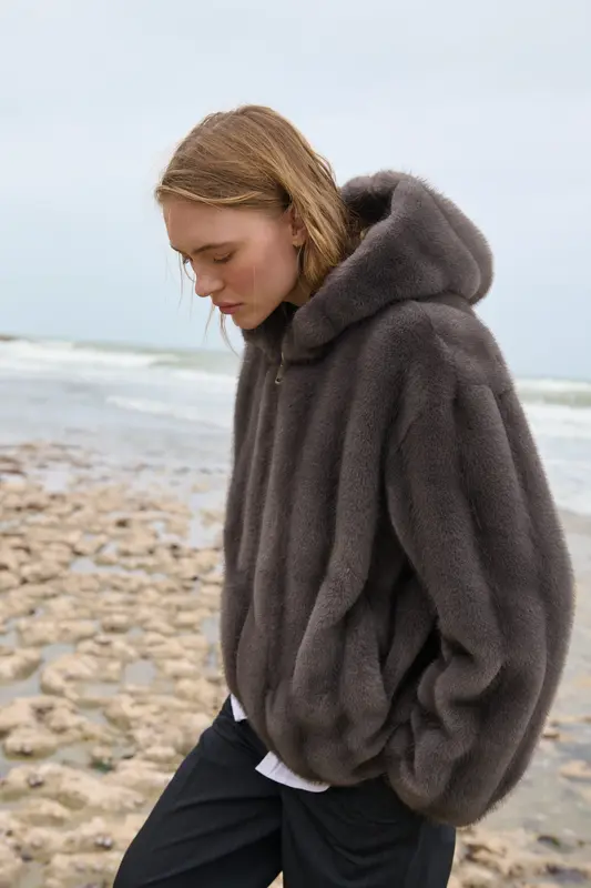 VITORI - Veste en fausse fourrure