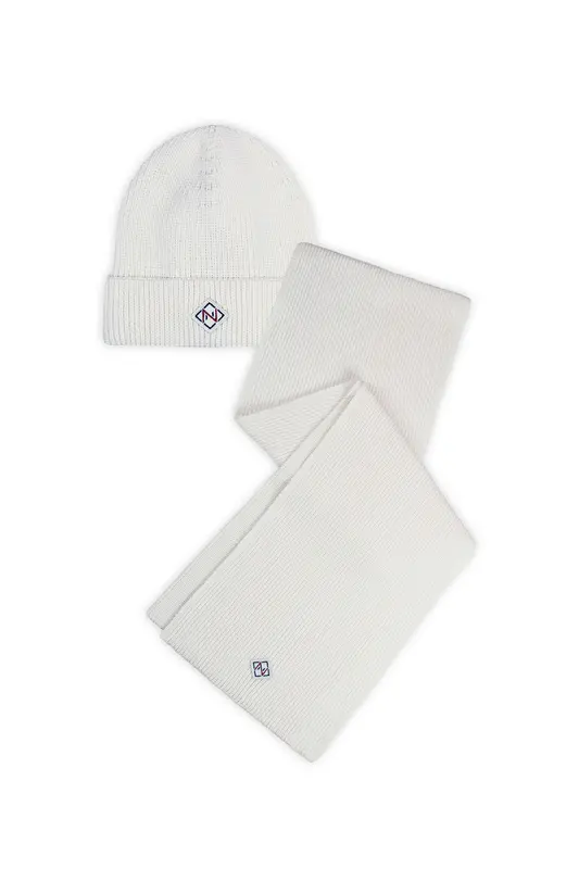 WHITE HAT & WHITE SCARF